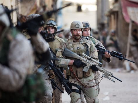 His pinpoint accuracy saves countless lives on the battlefield. American Sniper | Film-Rezensionen.de
