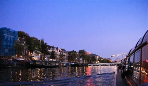 2023阿姆斯特丹运河游船游玩攻略 阿姆斯特丹是一个非常休闲的 【去哪儿攻略】