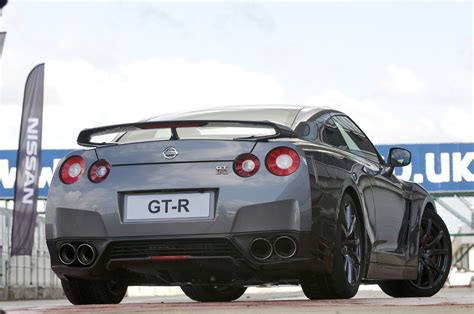 Automated manual drive wheel configuration: 2013 Nissan GT-R R35 - 10.87 seconds at 1/4 Mile with 201 km/h