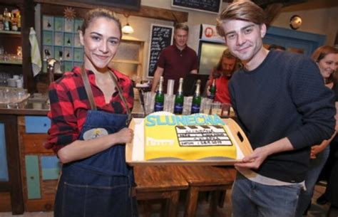 Slunečná je český komediální a vztahový televizní seriál, který měl premiéru 11. „Máme k sobě velmi blízko": Eva Burešová prozradila, jak ...