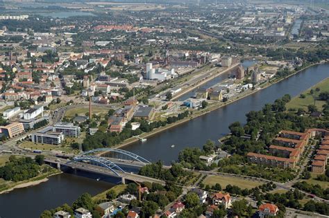ˌzaksn̩ ʔanhalt ( hören ) , niederdeutsch : magdeburg elbuferpromenade | stadt magdeburg sachsen ...