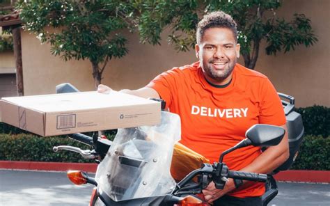 The Rising Popularity Of Motorbike Delivery Riders In 2022