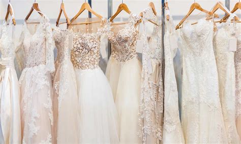 Brautkleider elfenbein a linie bodenlang. Brautkleid in Elfenbein - dezenter Farbton mit eleganter ...