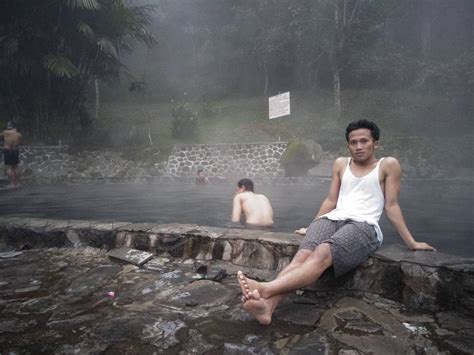Selanjutnya ada pemandian kalireco yang masuk dalam rekomendasi mamikos dari daftar tempat wisata batu malang kali ini. Pemandian Air Panas Cangar 2020 Harga Tiket Masuk Sejarah ...