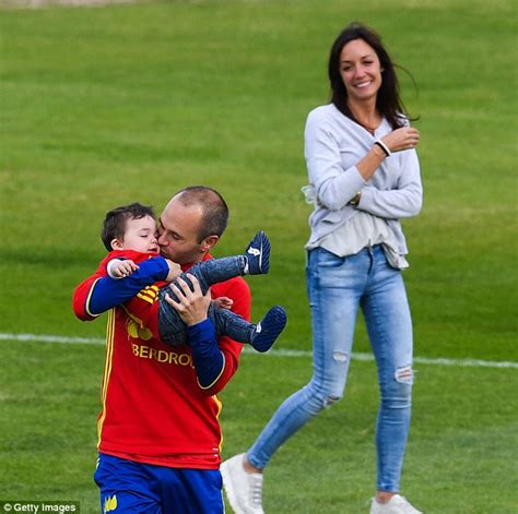 Portuguese professional footballer, andre silva is famous for playing as a striker for the current team, bundesliga club eintracht frankfurt and the portugal national team. David Silva calls for Euro 2016 favourites Spain to stay ...