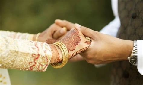 سندھ میں 18 سال سے زائد عمر کے افراد کی شادی نہ کرانے پر والدین پر جرمانے کی تجویز Pakistan