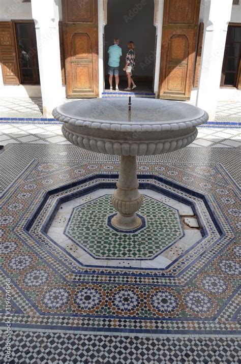 Palais De La Bahia à Marrakech Fontaine Patio Stock Photo Adobe Stock