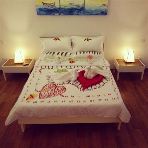 Sooo romantic he wants to surprise her. 35 best images about Honeymoon: Suite Decor on Pinterest ...
