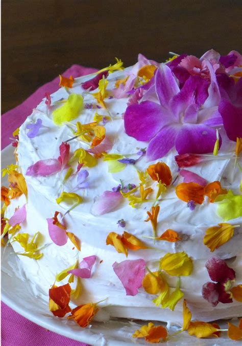 È vero, puoi acquistare i singoli utensili per decorare le torte separatamente, ma verrebbe a costarti molti più soldi. Decorare torte e biscotti con fiori veri - Decorazioni Dolci