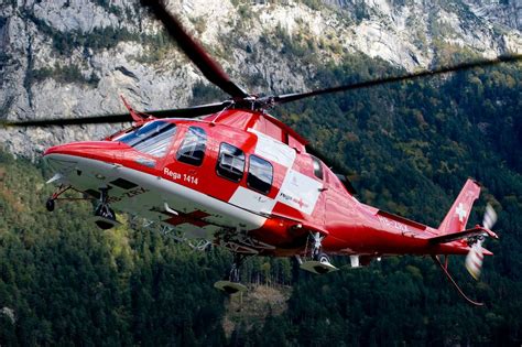 Schweiz Helikopter Der Rega Retten Viel Mehr Herzkranke Polizeinews