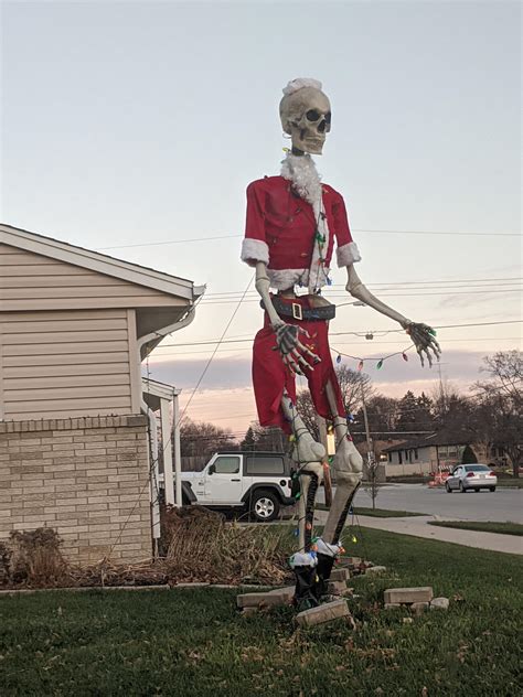 12ft Christmas Skeleton Spotted In Wi Rmyfavoritemurder