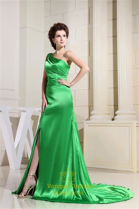The area of the resulting blanket is 960 square 960 which is the area u devide by the one foot wwhich is 144 square units to get your answer. Green One Shoulder Prom Dress, Floor Length One Shoulder ...