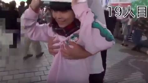 【画像・動画】女性ユーチューバーが「フリーおっぱい」企画 渋谷で60人に胸を揉ませて炎上 素浪人♪の日々不穏