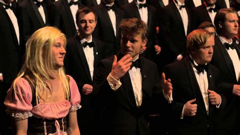 Hjem til jul em casa para o natal. Hjem til jul (4/9): Over skog og myr - Trondhjems ...