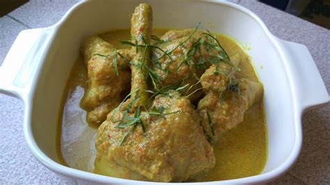 Ayam masak lemak cili padi or chicken in coconut cream with birds eye chili in english, is a spicy rich yellow coconut gravy that is cooked with chilli padi. Resepi Masak Lemak Cili Padi Ayam - Chef@home
