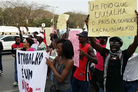 Jovens Angolanos Protestam Contra Desemprego E Exigem 500 Mil Novos Empregos Prometidos