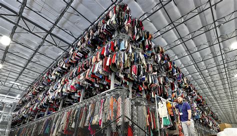 Major Retailers Now Sell Used Clothes At Low Prices