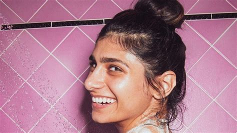 Mia Khalifa Posts Hot Bathing Pictures Fans Say Need Fire