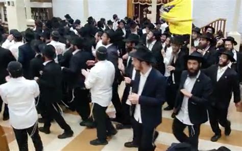 After 3 Months Chabad Brooklyn Headquarters Reopens To Unmasked Crowds