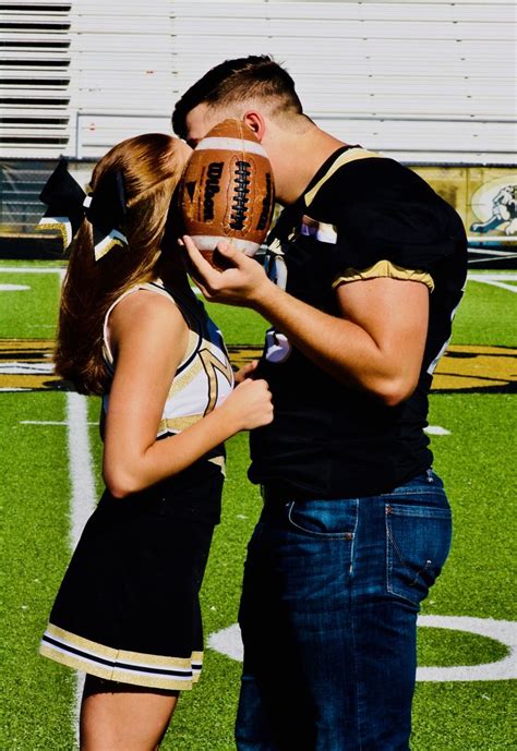 Cute High School Cheerleader And Football Player Couple Football Cheerleader Couple Cute