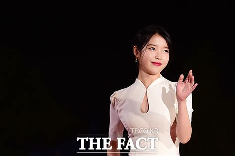 '금홍아 금홍아' 배우 이지은, 자택서 숨진 채 발견 영화 '금홍아 금홍아'(1995)로 신인연기상을 받았던 배우 이지은이 세상을 떠났다. TF포토 '눈길 사로잡는 여우들의 드레스' - 포토 > 기사 - 더팩트