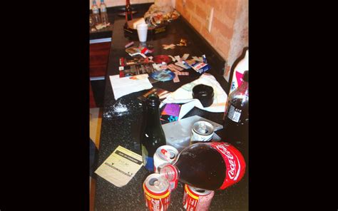Foto que circula pelas redes sociais mostram o criminoso lázaro barbosa morto após ter sua prisão declarada pela polícia na região de águas lindas de goiás. Veja fotos do apartamento onde Chorão foi encontrado morto ...