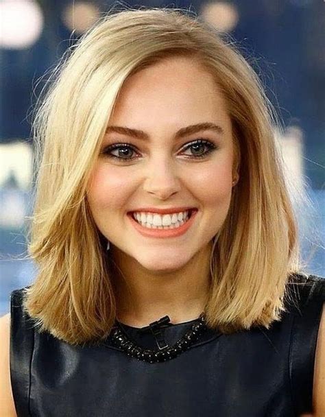 The ideal hair length for a round face is a short hairstyle because a short hairstyle makes an impression that your face and neck are long. 20 Ideas of Short Haircuts For Round Faces And Glasses