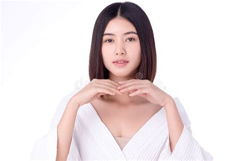 Retrato Belo Jovem Asiática Mulher Limpa E Fresca Conceito De Pele Nua Menina Asiática