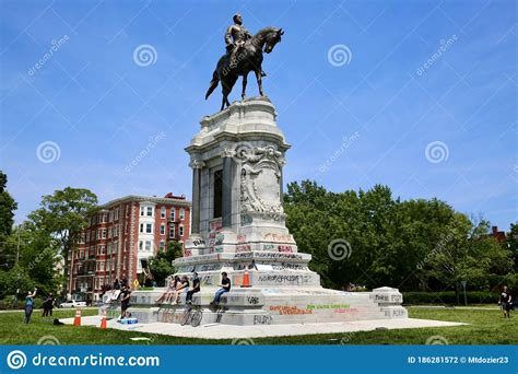Robert E Lee Statue V Richmond Virginia Editorial Photography