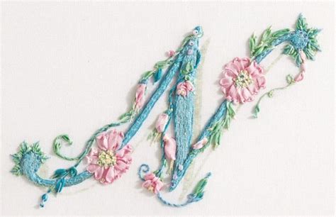 Letra M ANTIGUA BORDAR Buscar Con Google Ribbon Embroidery Hand Embroidery Art Ribbon Art