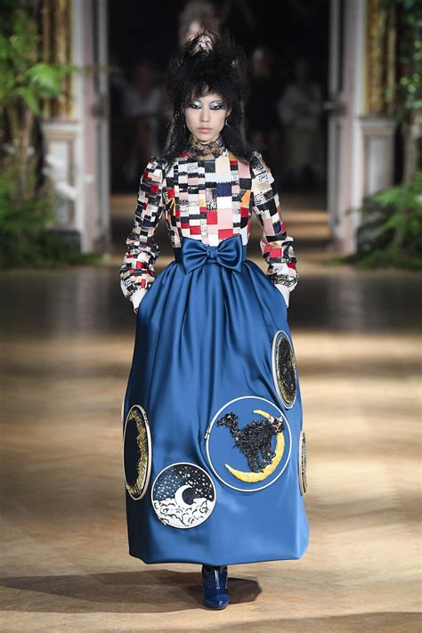 Viktor And Rolf Couture Fall 2019 Photos