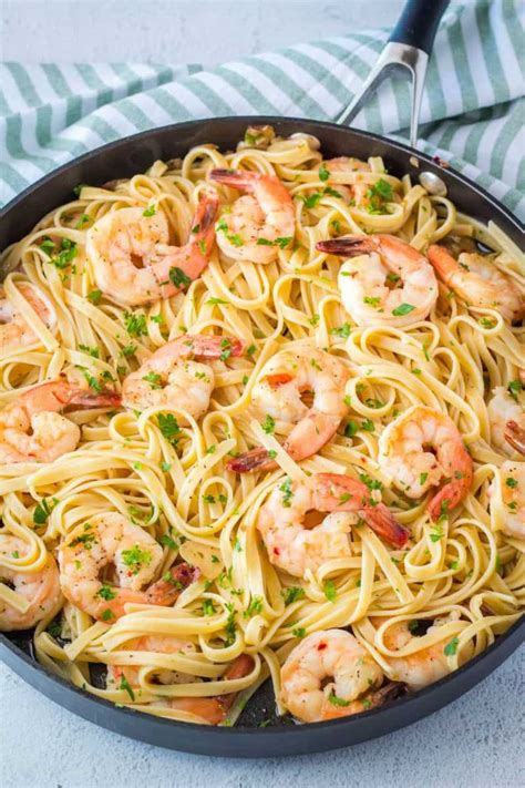 Remove from the heat, add the parsley, lemon zest, lemon juice, lemon slices, and red pepper flakes. Easy Shrimp Scampi • Bread Booze Bacon