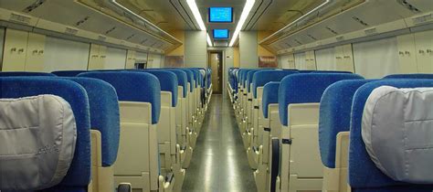 به مجموعهٔ قطار شهری مشهد در کلان‌شهر مشهد گفته می‌شود. قطار پردیس سالنی - امکانات و تصاویر قطار تندروی رجا - سامتیک