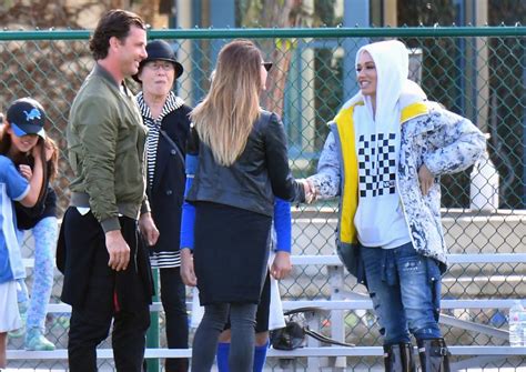 Gavin mcgregor rossdale (born 30 october 1965) is a british musician, singer, songwriter and actor, best known as the lead singer and rhythm guitarist of the rock band bush. Gwen Stefani: Hier trifft sie auf Sophia Thomalla