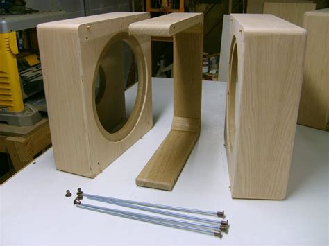 The speakers use a thin flat diaphragm usually consisting of a plastic sheet coated with a conductive material such as graphite sandwiched. Jazzman's DIY Electrostatic Loudspeaker Page: Ripole Subwoofers: