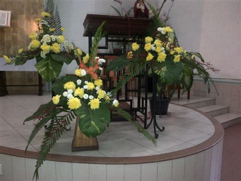 Yang lebih menarik lagi adalah, ternyata tanaman sikas. MARI BERKREASI: beraneka rangkaian bunga di paroki st ...