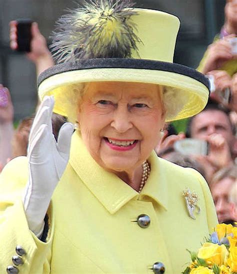 La famiglia reale britannica (in inglese: 60 regole che nella famiglia reale inglese devono sempre ...