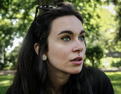 Visual addict | working on strategic communication, marketing, online communication. Sara Vieira on Behance