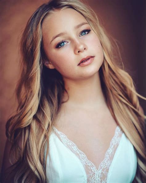 Pin By Princessfluttershy On Ivy Mae Portrait Photography Blonde Beauty