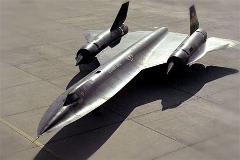 Want to fly up 85000 ft at 2200 mph ? The Lockheed SR-71 "Blackbird" is a long-range, Mach 3 ...