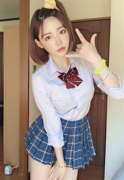 深田えいみ 大喜利av女優 On Twitter In 2021 Eimi Fukada Fashion Pleated Mini Skirt
