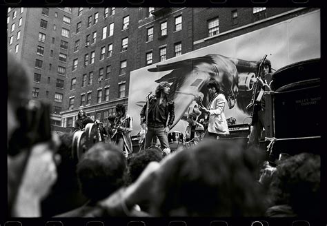 1975 Rolling Stones Perform On Nycs Fifth Avenue Best Classic Bands