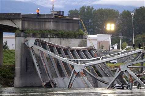 I 5 Bridge Collapse Caused By Oversized Load The Daily Reporter Wi Construction News And Bids