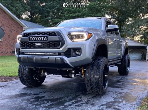 2018 Toyota Tacoma Hostile Sprocket Rough Country Suspension Lift 6