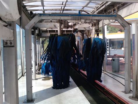 Turn left on freya, then right on sprague. Hanna wash system, Barcelona | Wax arch | Carwash09 | Flickr