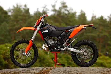 You can't say fmf didn't warn you. 2010 KTM 200 EXC - Moto.ZombDrive.COM