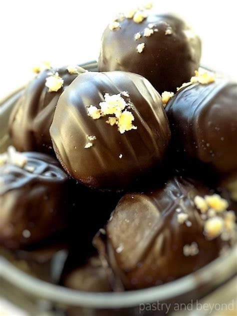 Perfect for snacking, these energy balls are made with oats, seeds, nuts, and sweet dates and raisins. 3 Ingredient Healthy Fig and Walnut Energy Balls in 2020