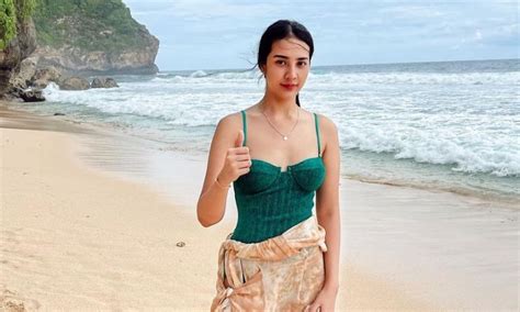 Anya Geraldine Pamer Lekuk Tubuh Seksi Pakai Baju Renang Netizen Lydia Danira Bikin Gue Emosi