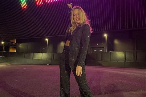 Amanda Holden 52 Sizzles In Tiny Crop Top And Glittery Suit As Show