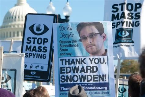 Американец Эдвард Сноуден получил российское гражданство